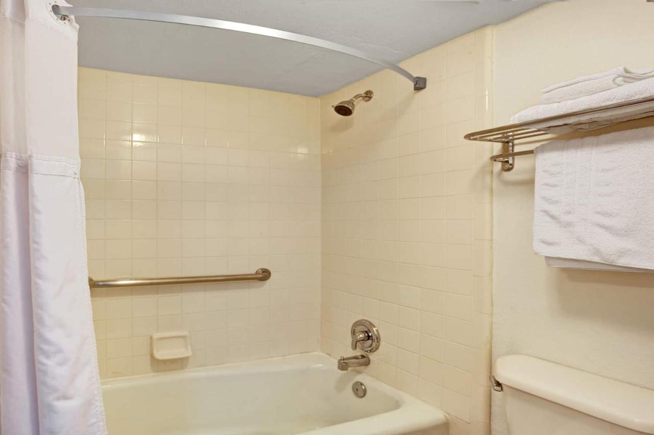 Zen Living Suites Extended Stay - Jacksonville - University Blvd Екстер'єр фото