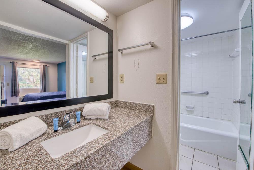 Zen Living Suites Extended Stay - Jacksonville - University Blvd Екстер'єр фото